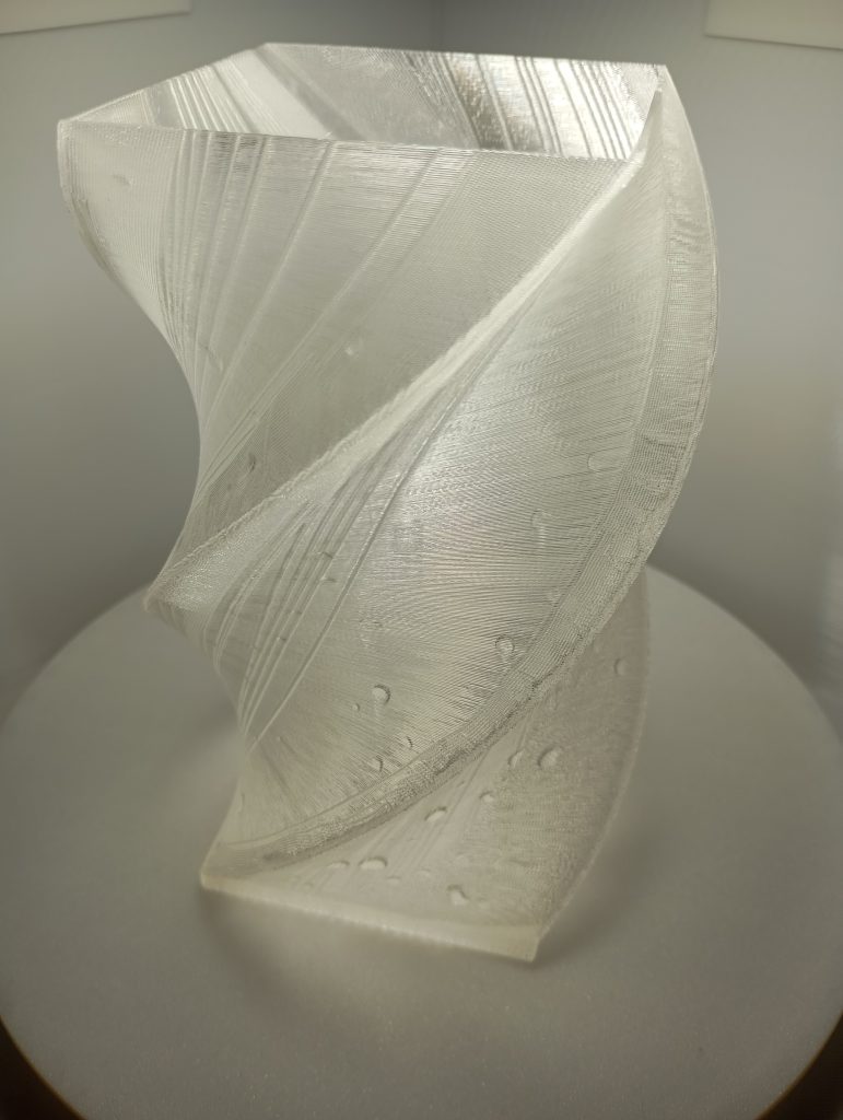 Spiralvase Tetragon Transparent 02